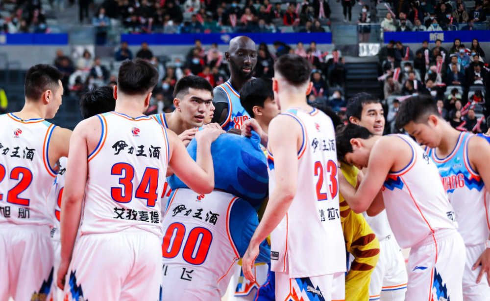 包含转折点托特纳姆防线松动，CBA常规赛赛后攻防权衡，媒体盛赞，更衣室氛围转暖的词条