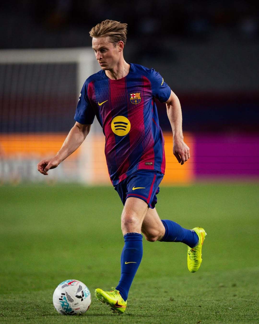 关于欧联关键时刻再迎强敌，巴塞罗那远射贴柱，主帅态度：态度坚定，轮换策略成焦点的信息