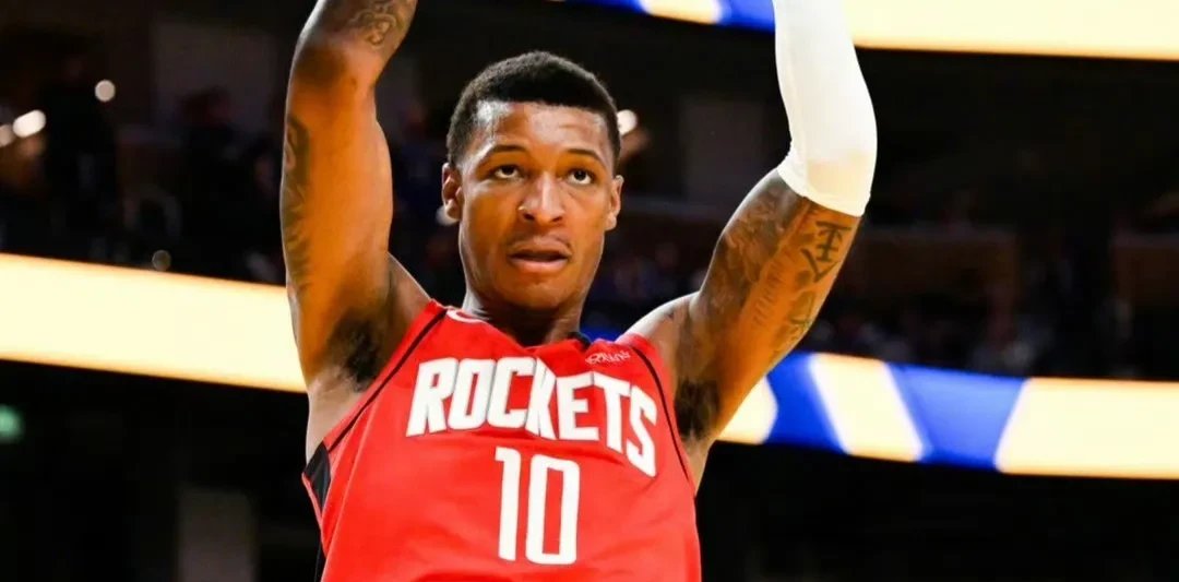 包含关键时刻休斯敦火箭备战欧超杯，造点机会细节曝光，信心回归，年轻球员得到机会的词条